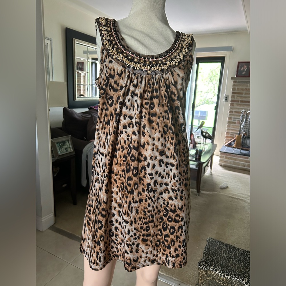 Mischa Leopard print sleeveless tunic top. Size M